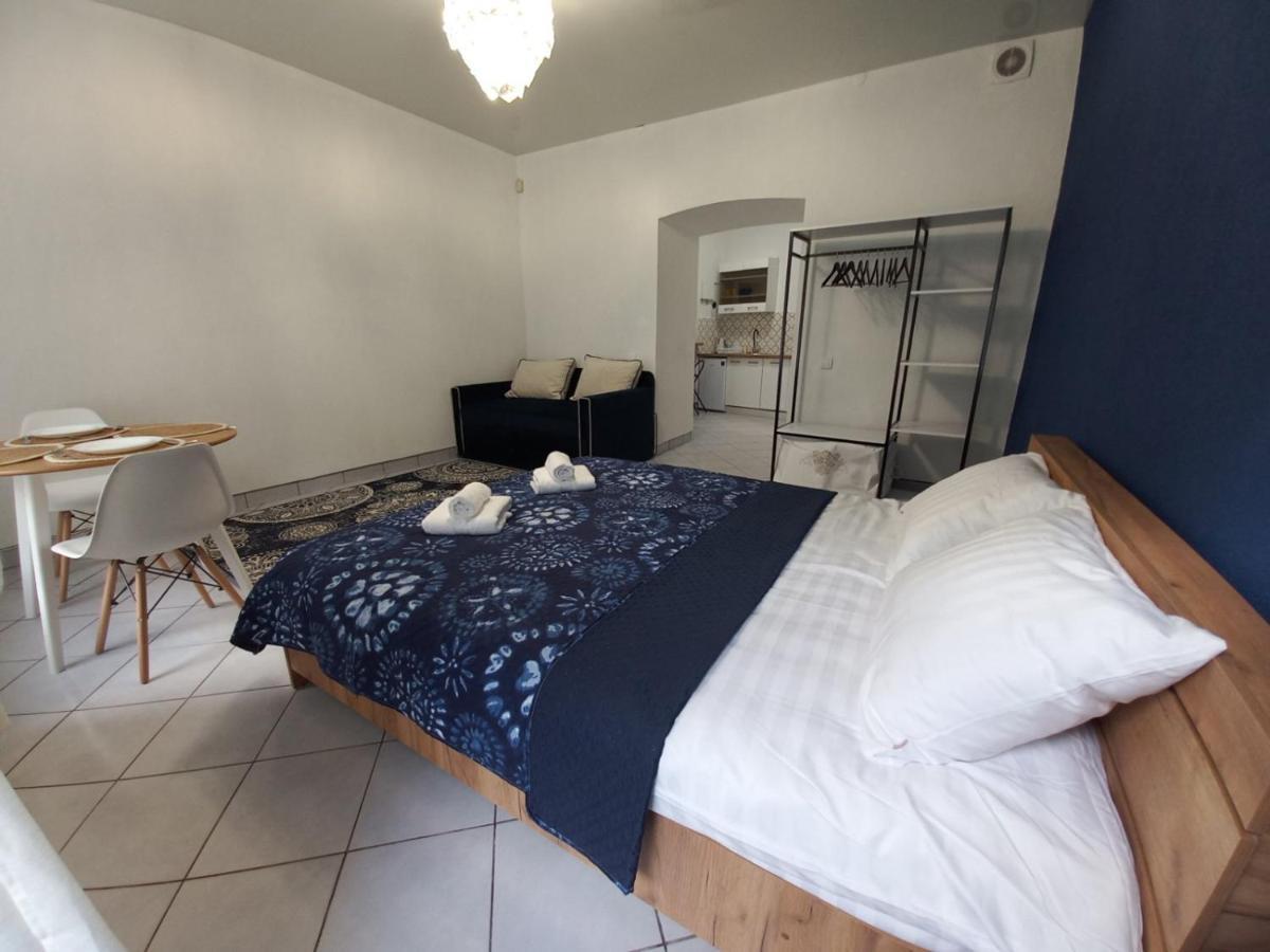Charming Apartments In The Heart Of Lviv - Valova, Nasypna Str Ngoại thất bức ảnh